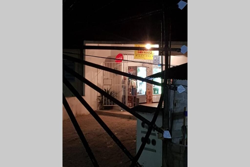 Depto. MAIA: A/C, agua caliente, WiFi, tv, cable. Apartment Palenque Exterior foto